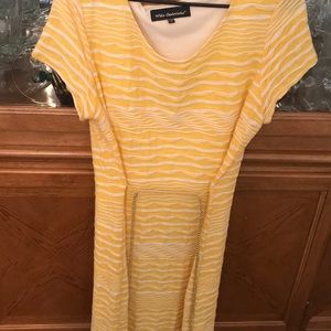 I'm selling this nice yellow dresss